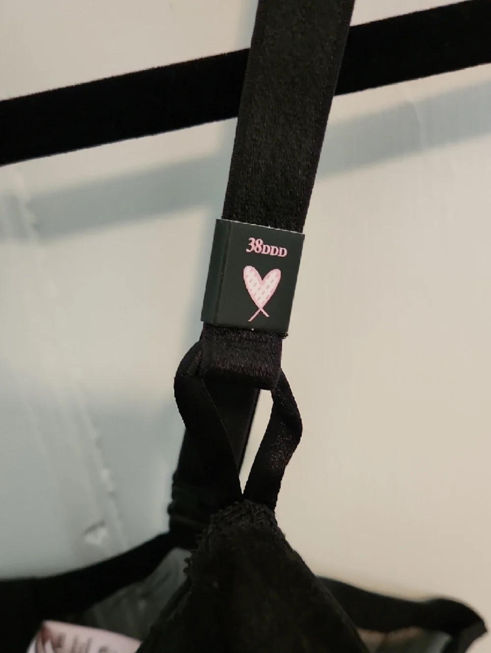 Victoria's Secret Black Lace Underwire Bra - Picture 4 of 6
